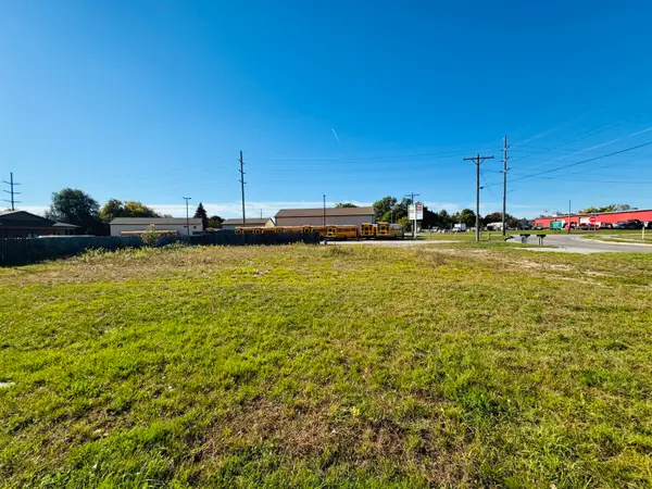 904 E Spruce St, Sault Ste Marie, MI 49783