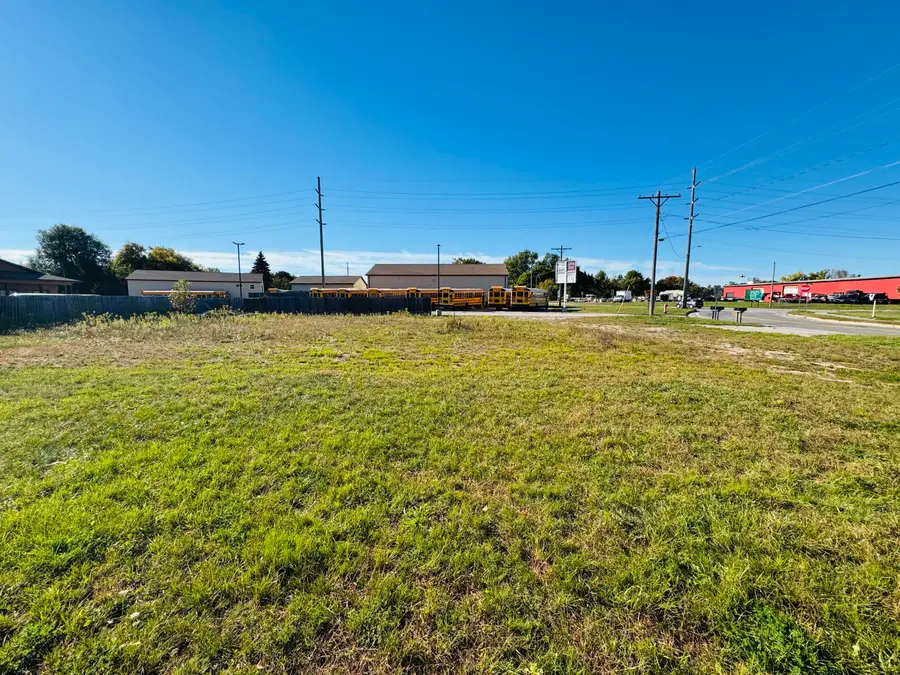 904 E Spruce St, Sault Ste Marie, MI 49783 - #2