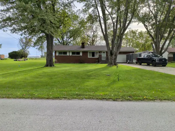 6261 Dixon Rd, Monroe, MI 48161
