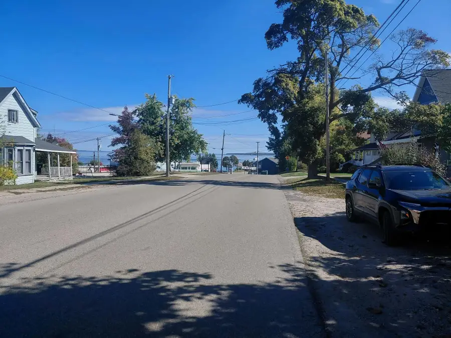 38 E Truckey St, Saint Ignace, MI 49781 - #2