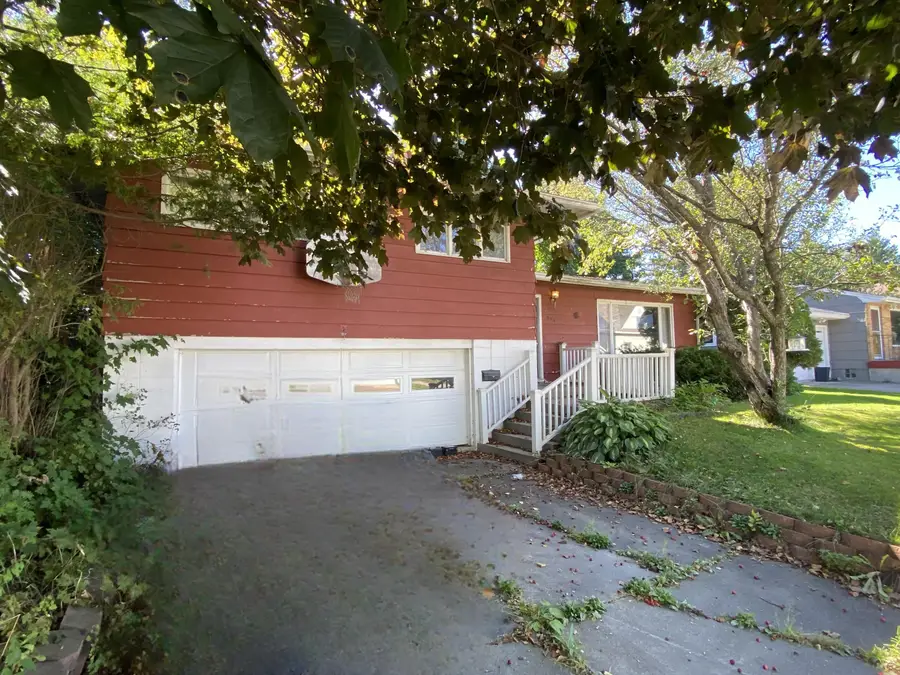 604 Adams Ave, Sault Ste Marie, MI 49783 - #2