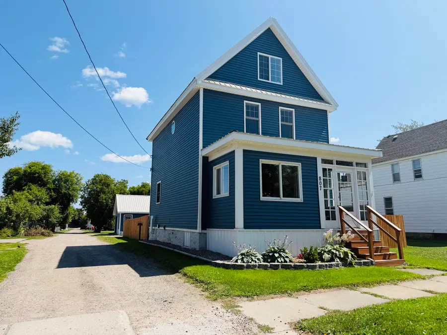 807 Swinton St, Sault Ste Marie, MI 49783 - #2