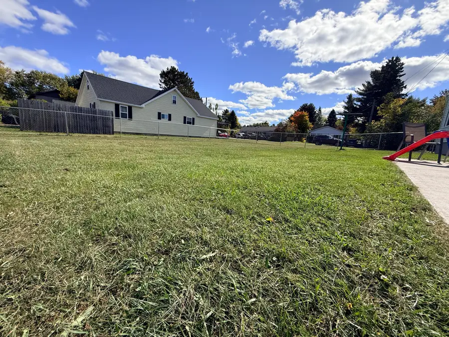 2238 W 5th Ave, Sault Ste Marie, MI 49783 - #2