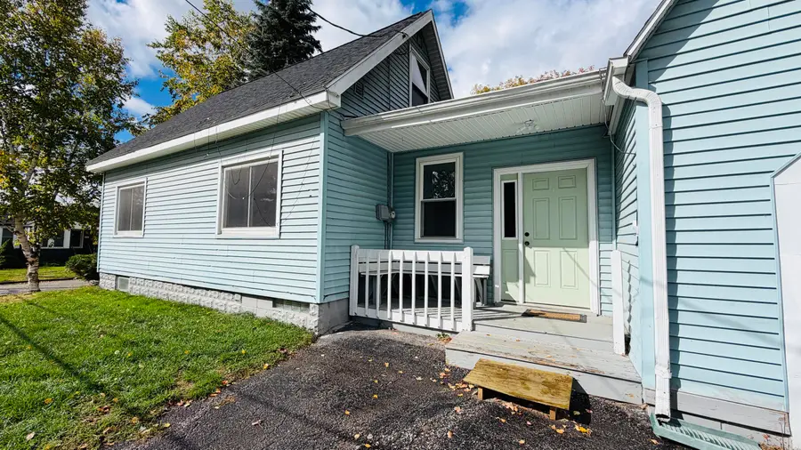 615 Carrie St, Sault Ste Marie, MI 49783 - #2