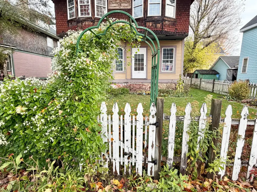 323 Maple St, Sault Ste Marie, MI 49783 - #2