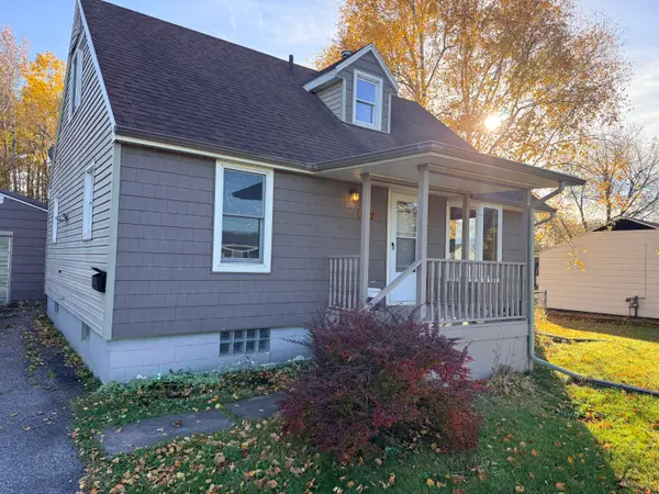 902 E 9th Ave, Sault Ste Marie, MI 49783