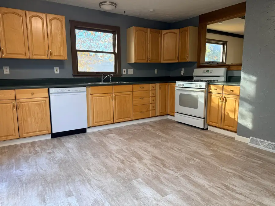 902 E 9th Ave, Sault Ste Marie, MI 49783 - #3