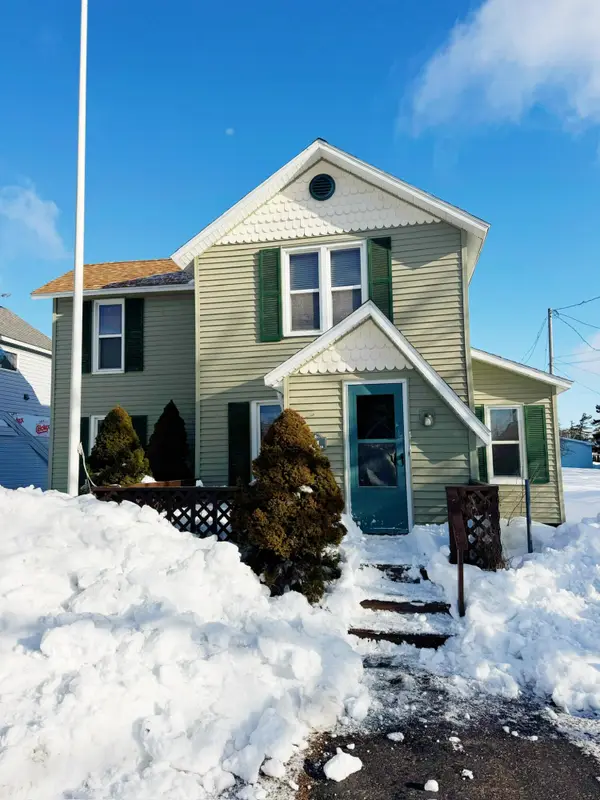 111 E Sinclair St, Mackinaw City, MI 49701