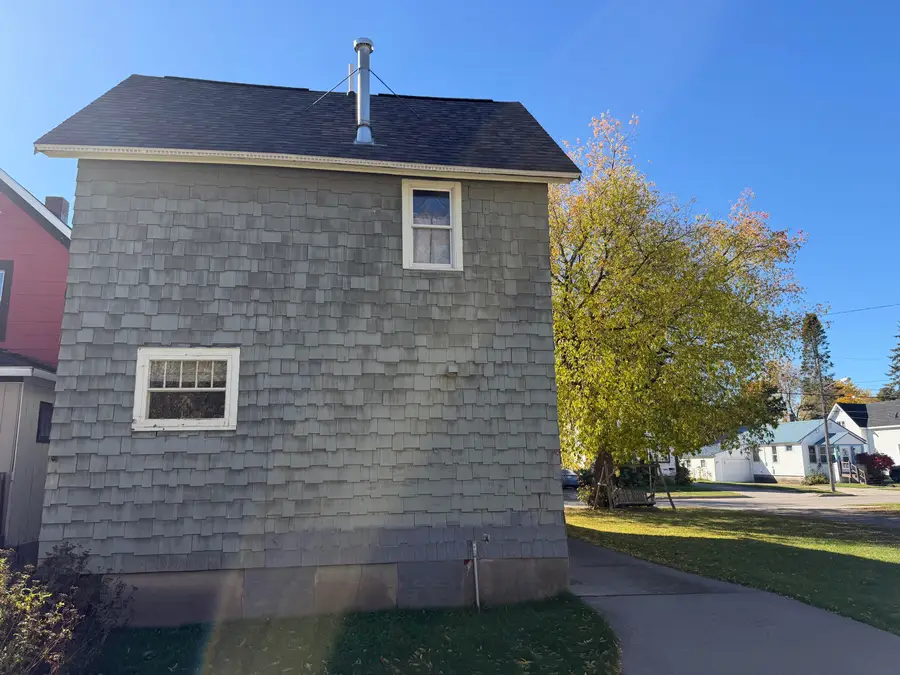 541 Cedar St, Sault Sainte Marie, MI 49783 - #3