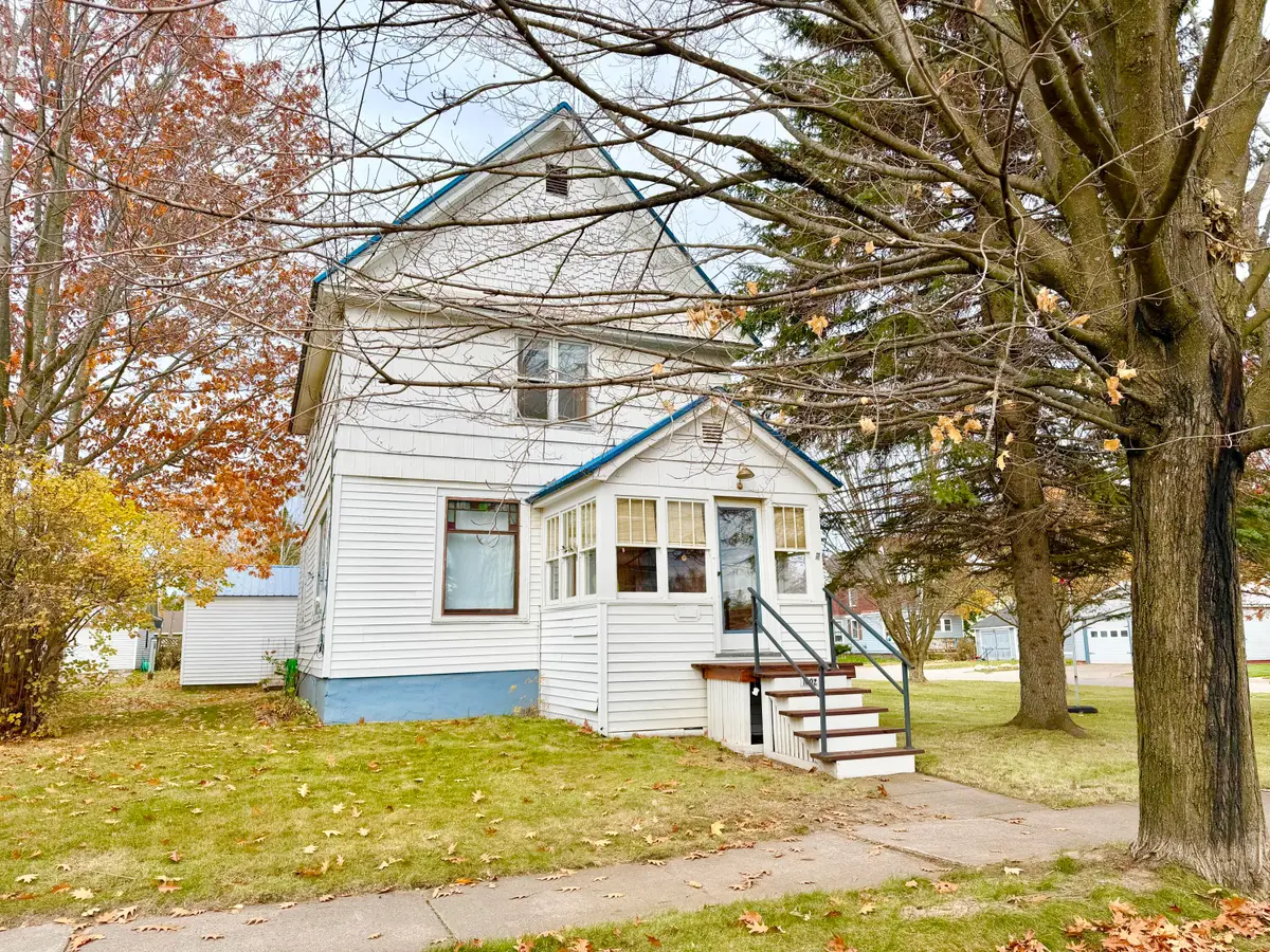 1002 Augusta St, Sault Ste Marie, MI 49783 - #1