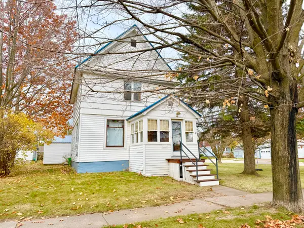 1002 Augusta St, Sault Ste Marie, MI 49783