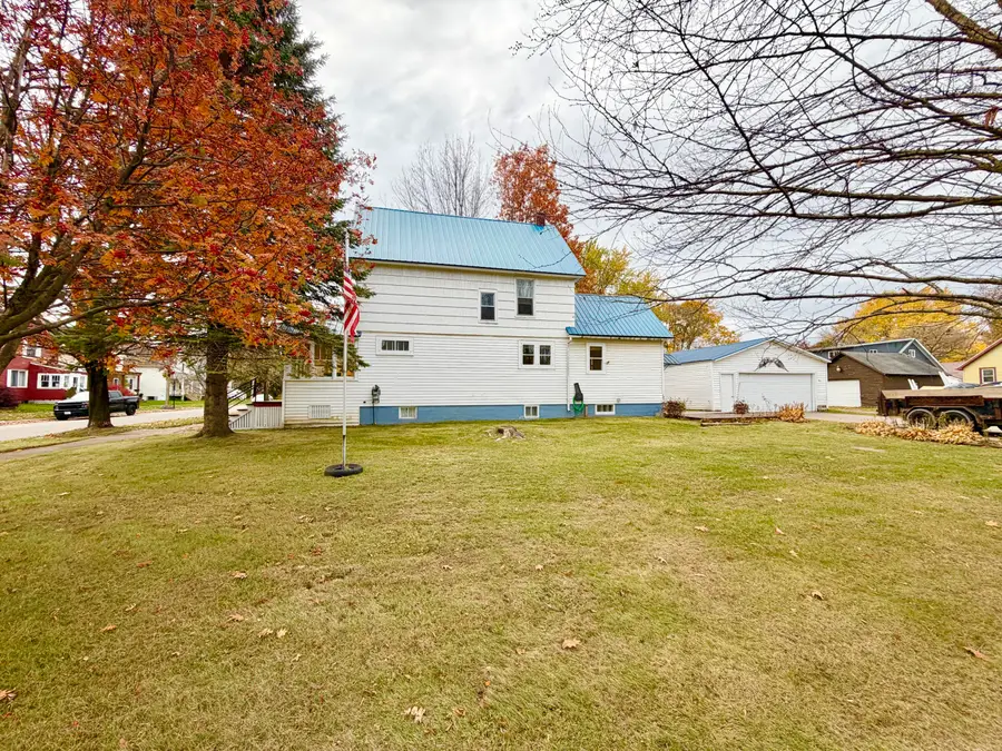 1002 Augusta St, Sault Ste Marie, MI 49783 - #3
