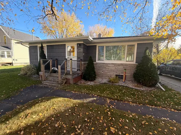 1109 Young St, Sault Ste Marie, MI 49783