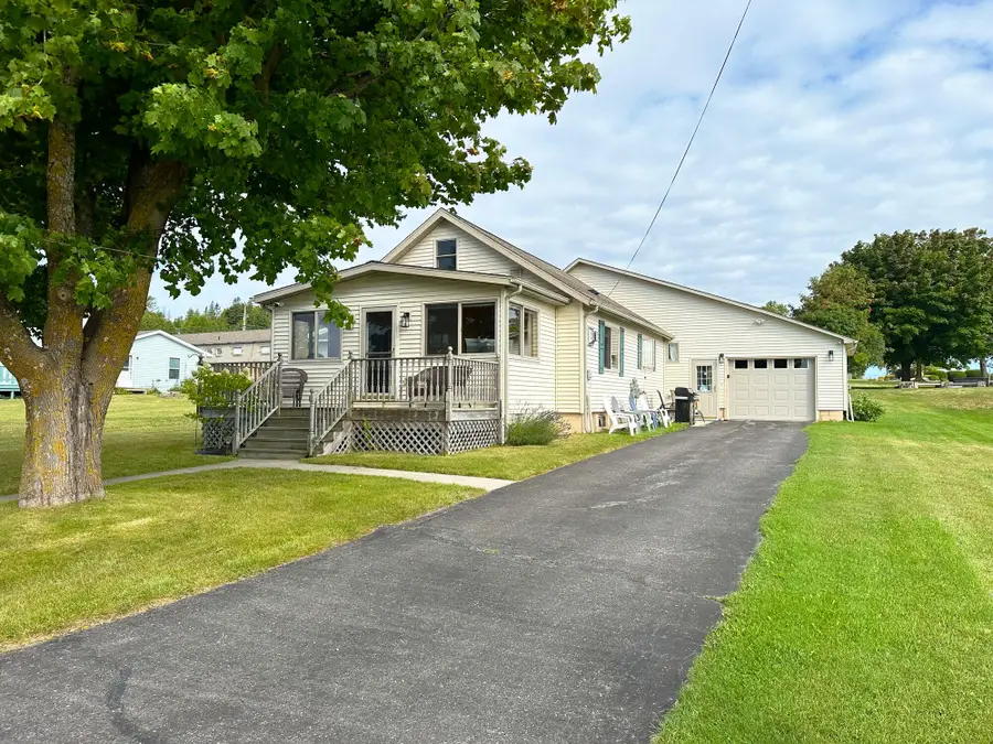 25 Stockbridge St, Saint Ignace, MI 49781 - #3