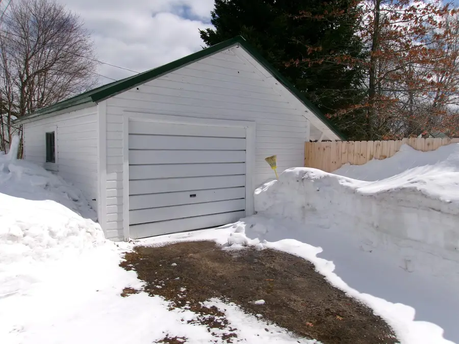 211 E Mcmillan Ave, Newberry, MI 49868 - #3