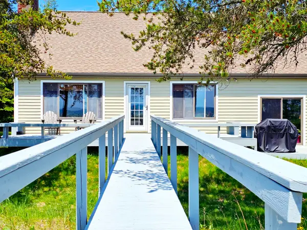 12719 W Beach Rd, Naubinway, MI 49762