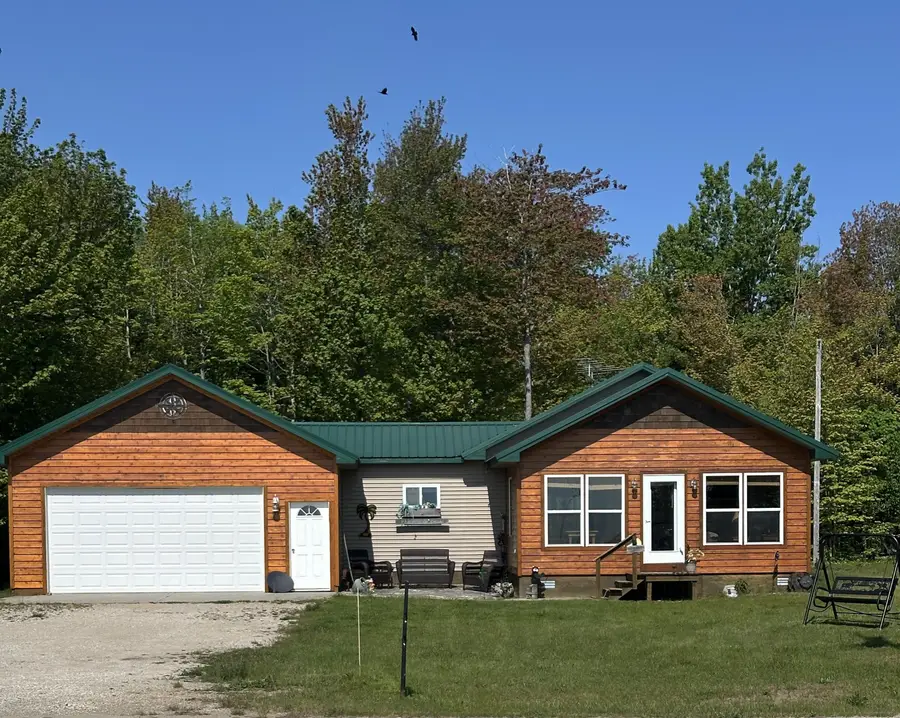 10421 N Whitefish Point Rd, Paradise, MI 49768 - #2