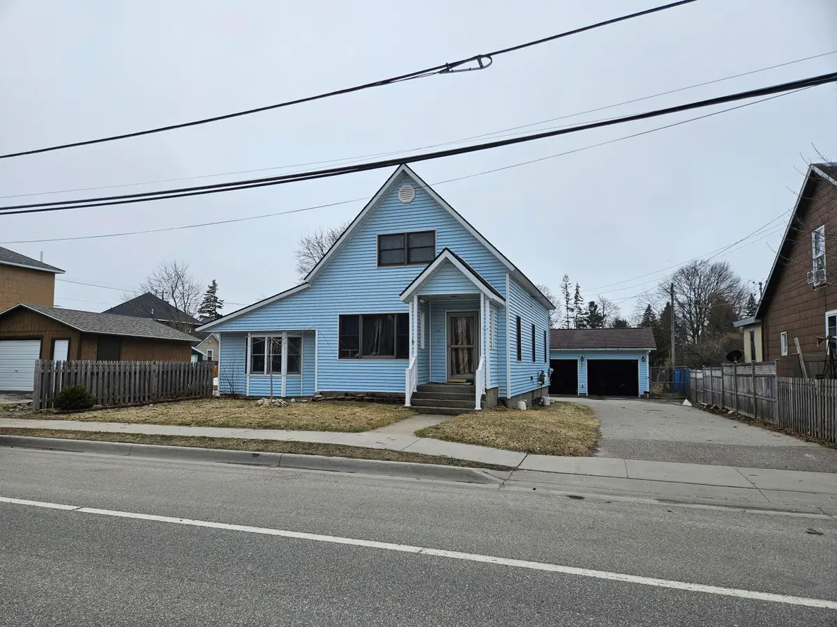 219 E Elk St, Manistique, MI 49854 - #1