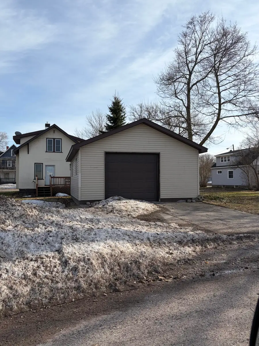 715 E Easterday Ave, Sault Ste Marie, MI 49783 - #2