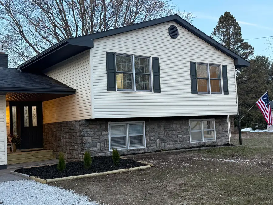 1119 E Spruce St, Sault Ste Marie, MI 49783 - #2