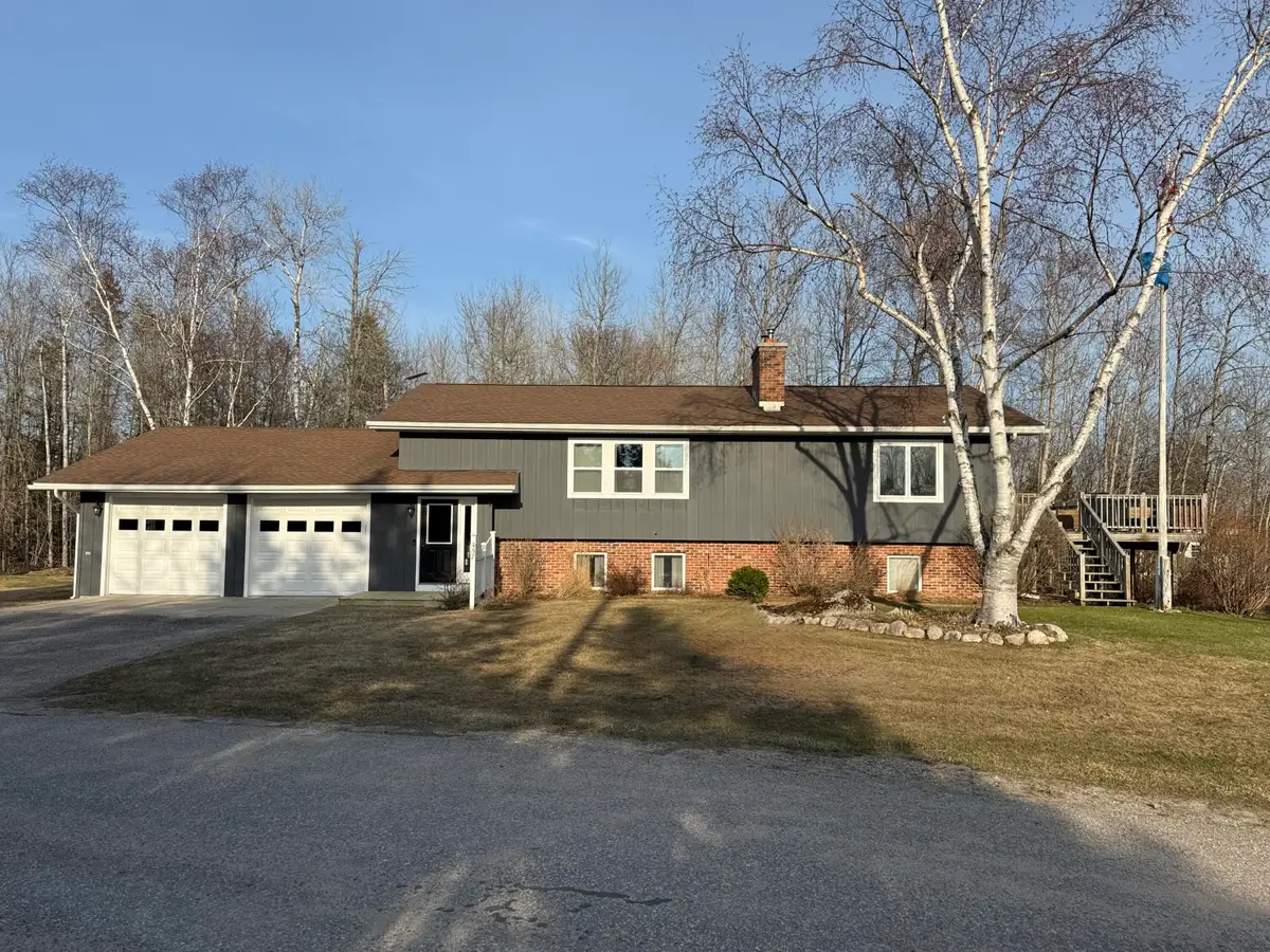 457 E Circle Dr, Cedarville, MI 49719 - #1