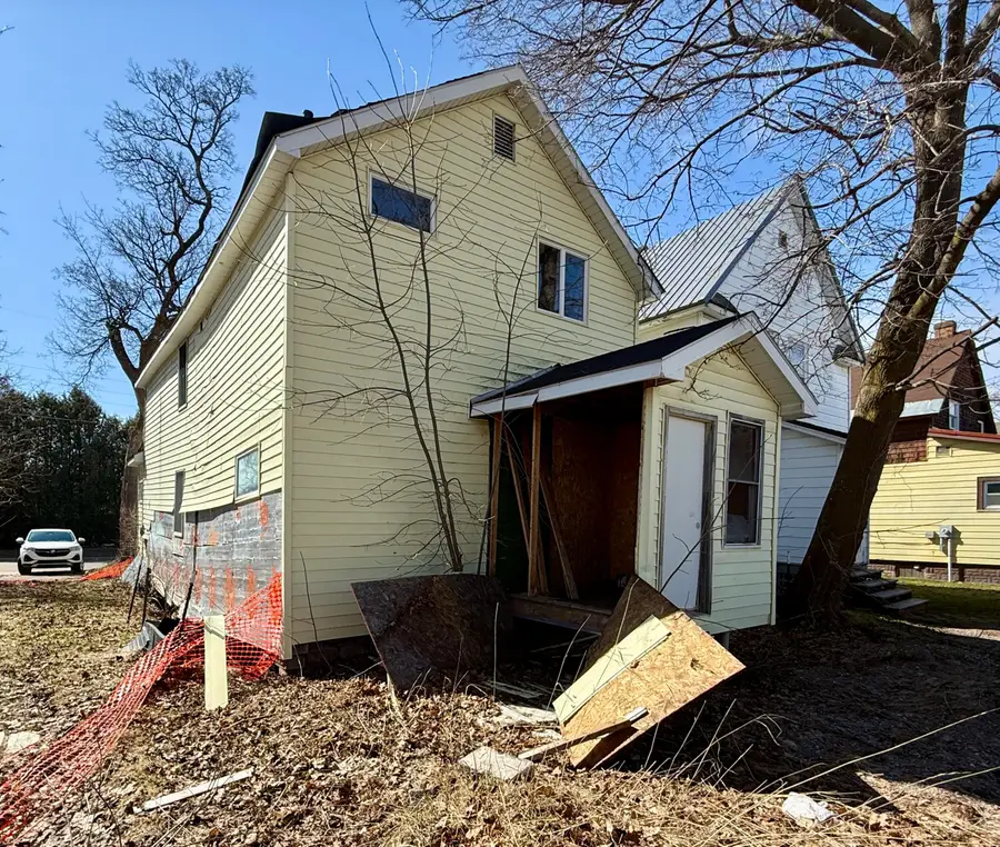 917 Young St, Sault Ste Marie, MI 49783 - #2