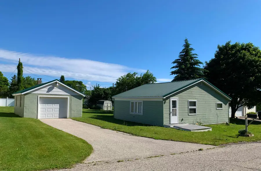 179 W Elliott St, Saint Ignace, MI 49781 - #2