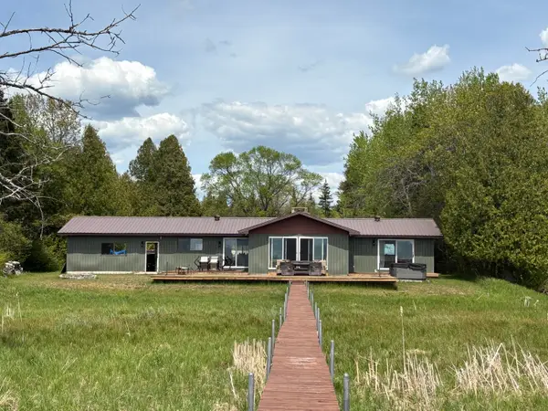 W11991 Middle Beach Rd, Naubinway, MI 49762