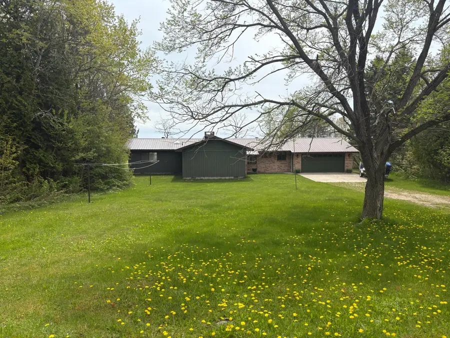 W11991 Middle Beach Rd, Naubinway, MI 49762 - #2