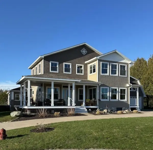 157 N Huron St, De Tour Village, MI 49725