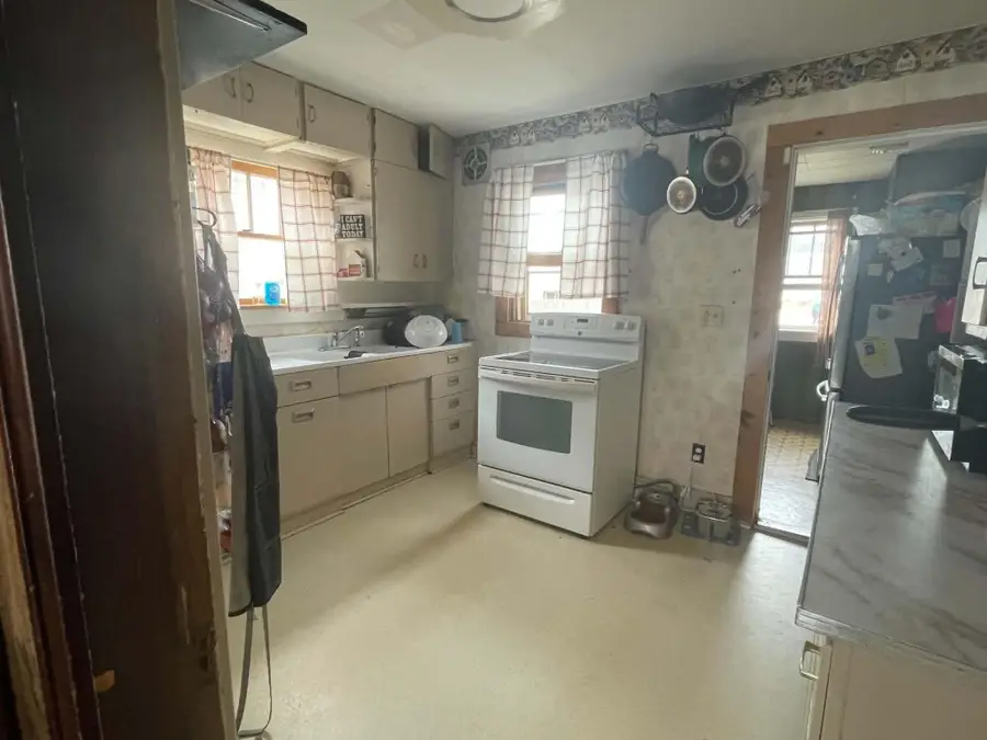 719 E Easterday Ave, Sault Ste Marie, MI 49783 - #3