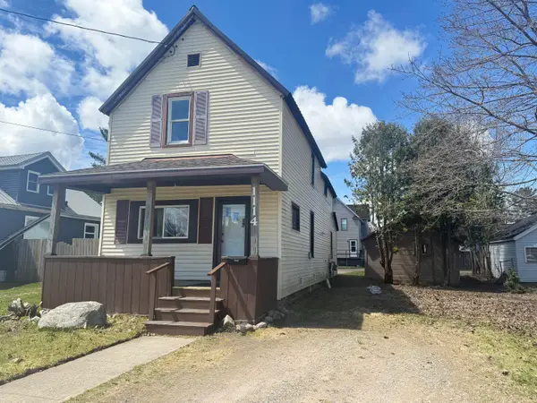 1114 Young St, Sault Ste Marie, MI 49783