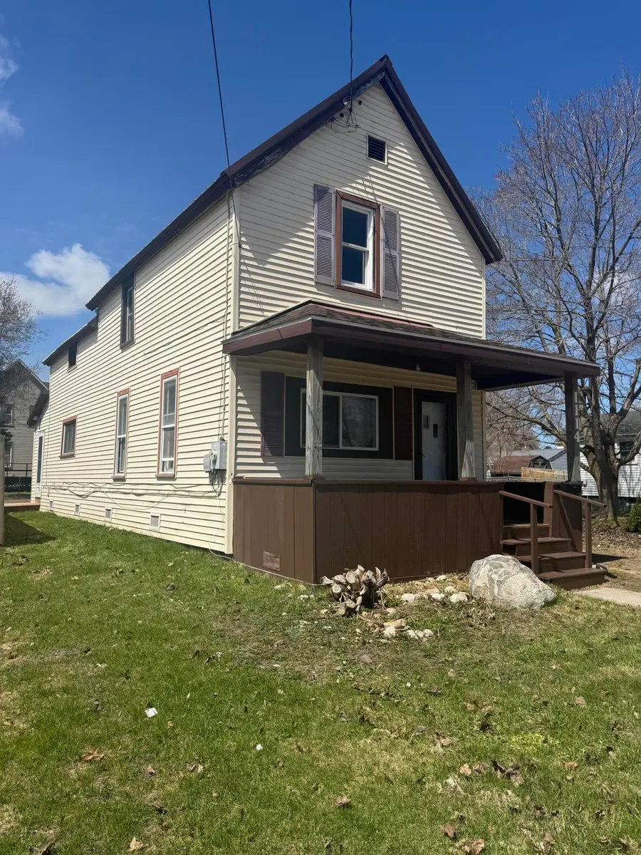 1114 Young St, Sault Ste Marie, MI 49783 - #2
