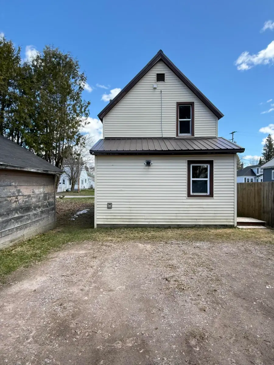 1114 Young St, Sault Ste Marie, MI 49783 - #3