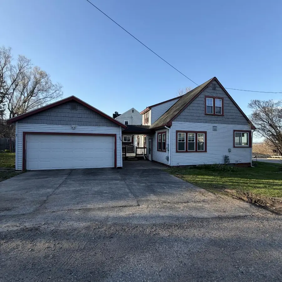 1310 Ashmun St, Sault Ste Marie, MI 49783 - #2