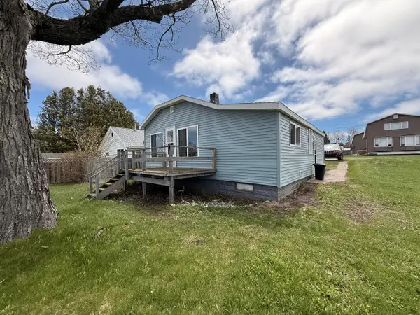 2216 W 3rd Ave, Sault Ste Marie, MI 49783