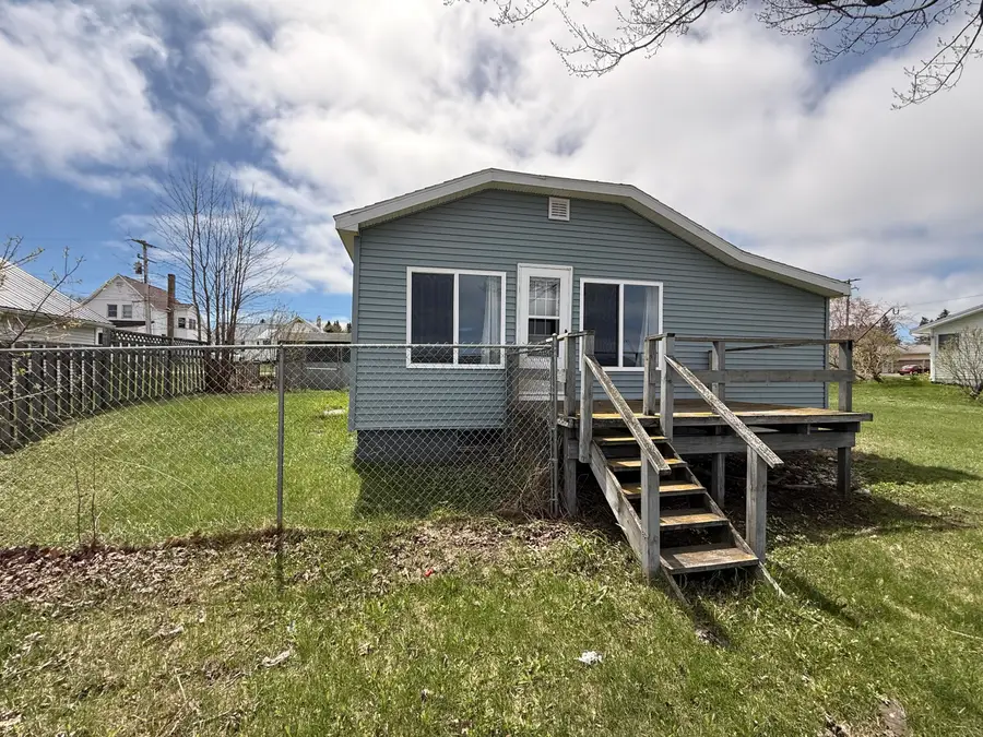 2216 W 3rd Ave, Sault Sainte Marie, MI 49783 - #2