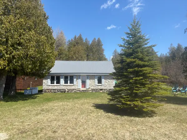 W11897 Middle Beach Rd, Naubinway, MI 49762
