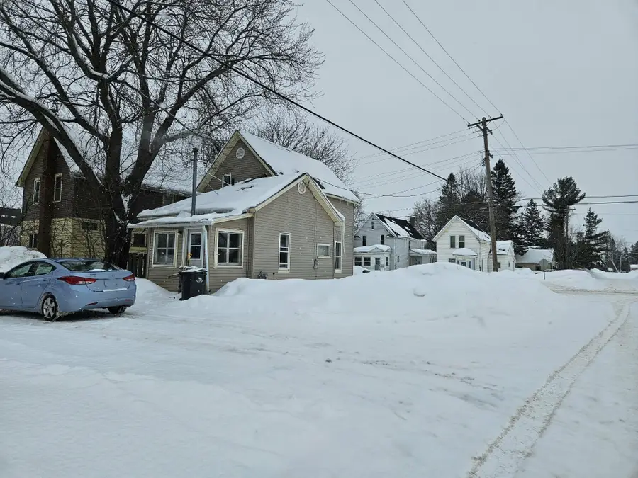 1612 Minneapolis St, Sault Ste Marie, MI 49783 - #2