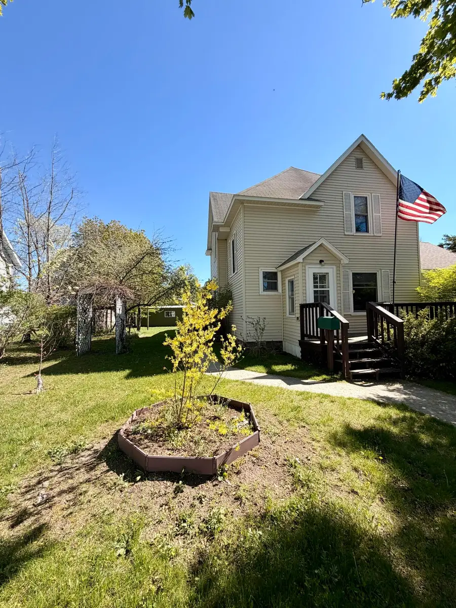 315 W John St, Newberry, MI 49868 - #2