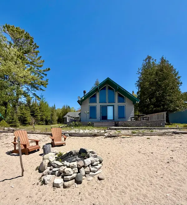 3966 St Martin Point Rd, Hessel, MI 49745