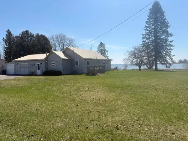 W11579 Lake St, Naubinway, MI 49762