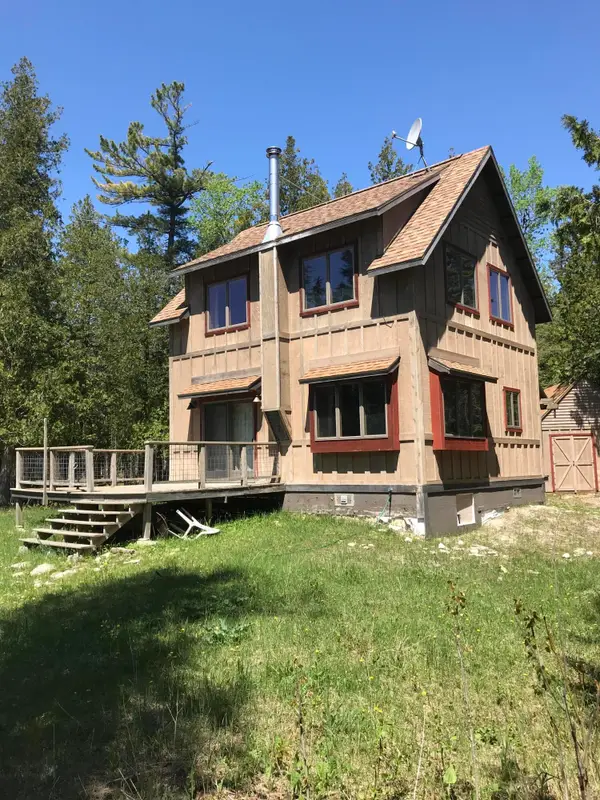 1914 S Point Brulee Rd, Hessel, MI 49745
