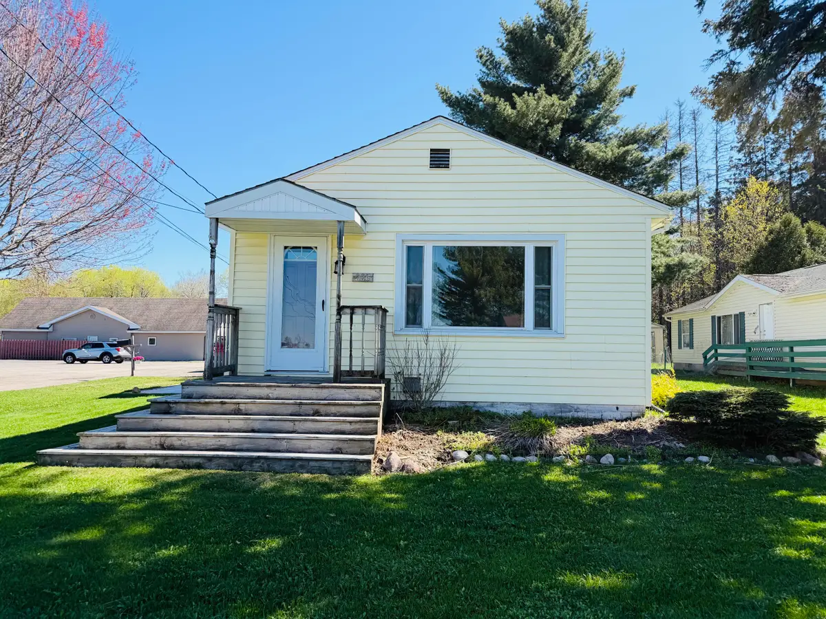 226 E 14th Ave, Sault Ste Marie, MI 49783 - #1