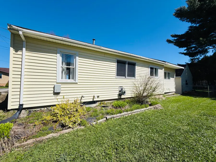 226 E 14th Ave, Sault Ste Marie, MI 49783 - #2