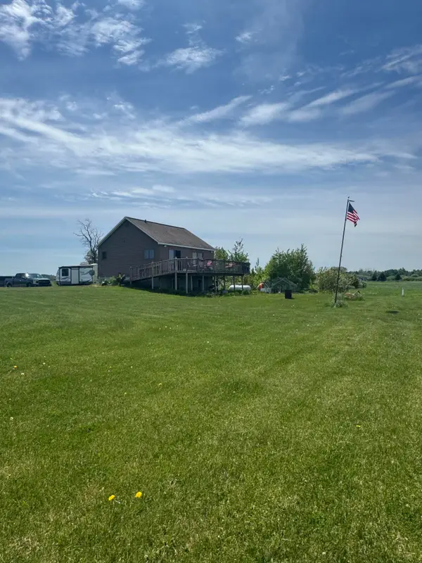 8948 S Riverside Dr, Sault Ste Marie, MI 49783