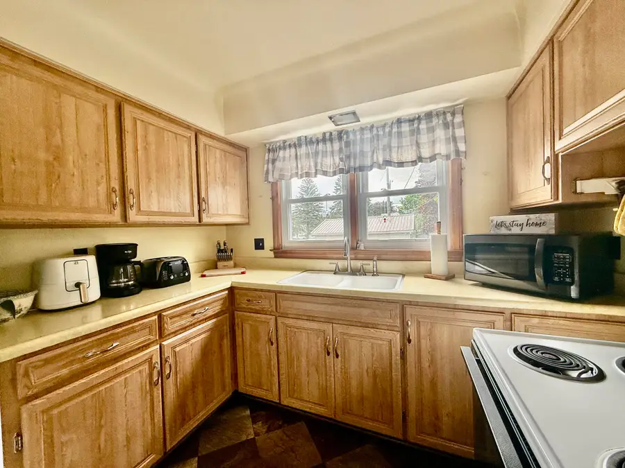 1501 Davitt St, Sault Ste Marie, MI 49783 - #2