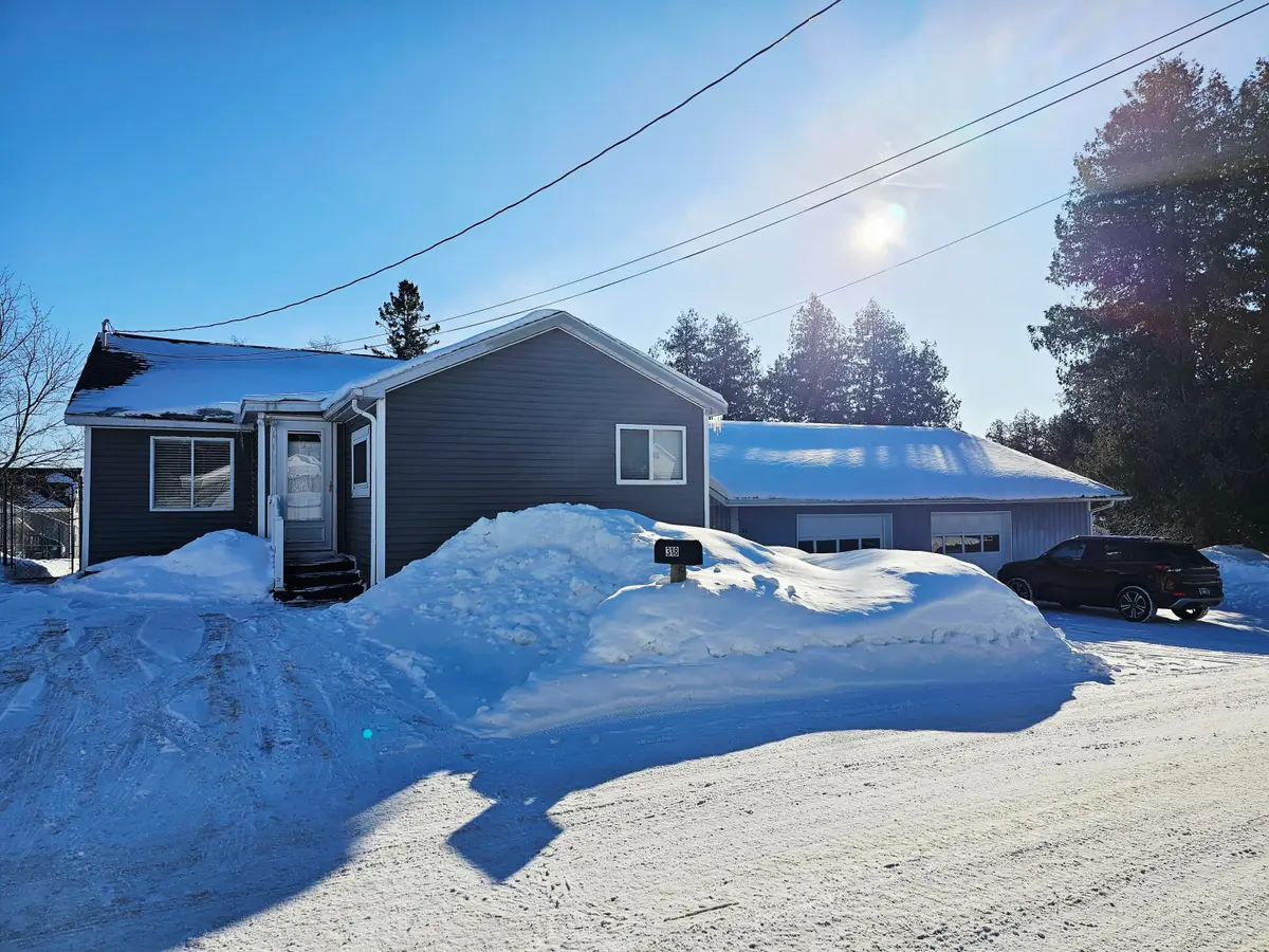 318 Murray St, Saint Ignace, MI 49781 - #1