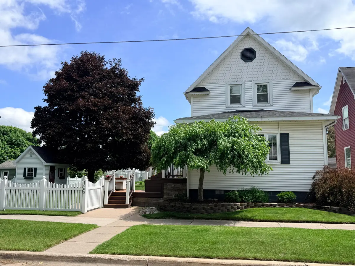 1005 Augusta St, Sault Ste Marie, MI 49783 - #1