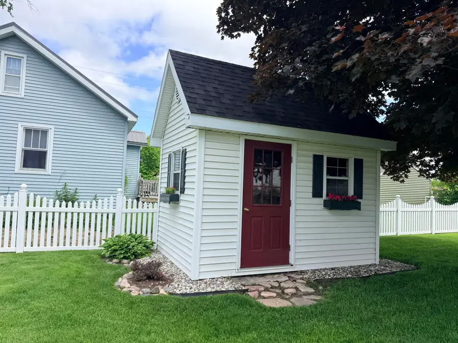 1005 Augusta St, Sault Ste Marie, MI 49783 - #3